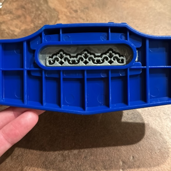 Fiskars Edge Punch - Picture 2 of 2